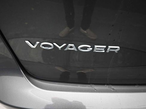 Used 2022 Chrysler Voyager LX image 24