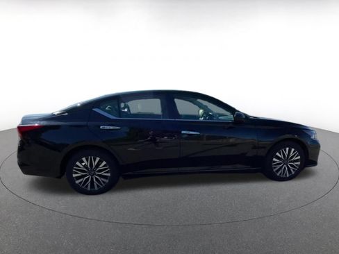 Used 2025 Nissan Altima 2.5 SV FWD image 13