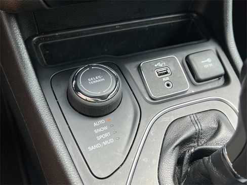 Used 2021 Jeep Cherokee Latitude Lux image 20