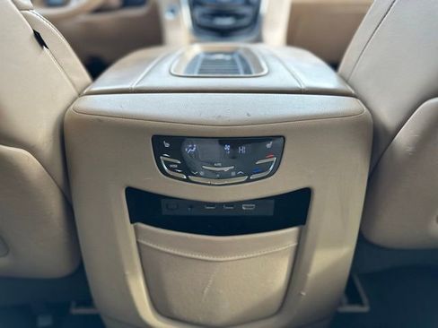 Used 2019 Cadillac Escalade Platinum image 29