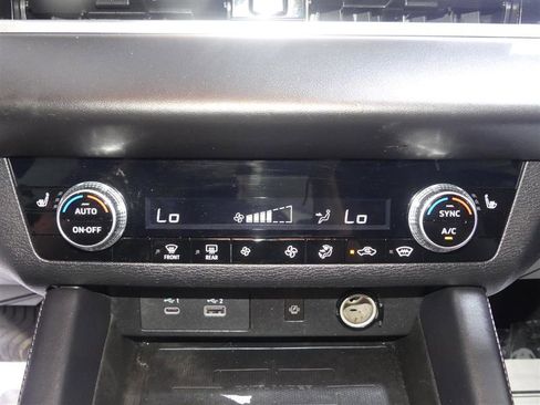 Used 2024 Mitsubishi Outlander SE AWD/4WD image 38