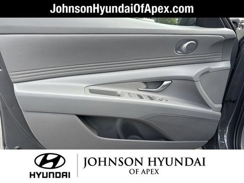 Used 2025 Hyundai Elantra Sport FWD image 27