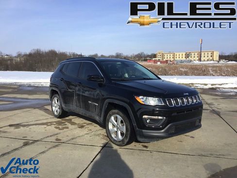 Used 2018 Jeep Compass Latitude w/ Cold Weather Group image 1