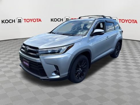 Used 2019 Toyota Highlander SE AWD/4WD image 3