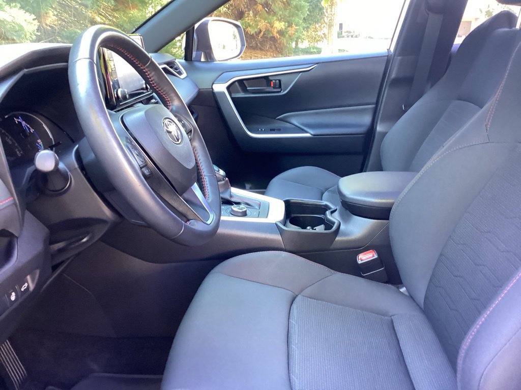 Used 2021 Toyota RAV4 SE w/ Weather & Moonroof Package AWD/4WD image 4