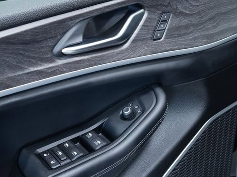 Used 2022 Jeep Grand Cherokee L Limited image 11