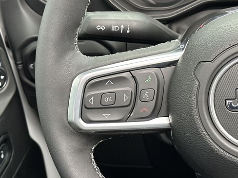 Used 2025 Jeep Wrangler Sahara image 26