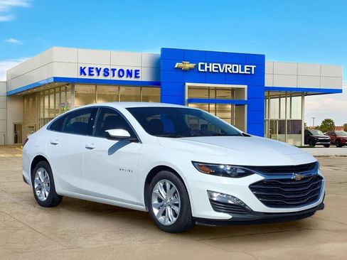Used 2024 Chevrolet Malibu LT FWD image 1