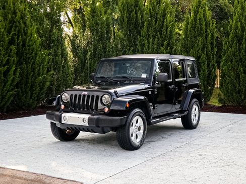 Used 2014 Jeep Wrangler Unlimited Sahara w/ Max Tow Package AWD/4WD image 5