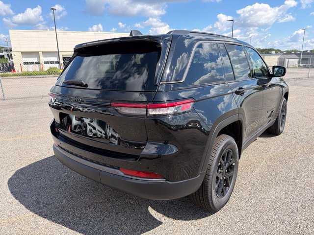 New 2026 Jeep Grand Cherokee Altitude AWD/4WD image 3