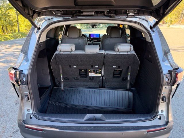 New 2026 Toyota Sienna XLE AWD/4WD image 5