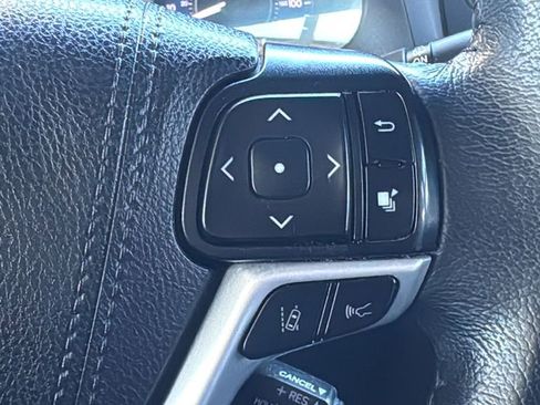 Used 2020 Toyota Sienna XLE w/ XLE Navigation Package image 13