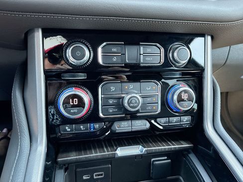 Used 2022 GMC Yukon XL Denali image 18