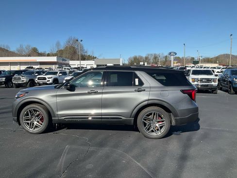 New 2026 Ford Explorer ST-Line w/ ST-Line Street Pack RWD image 8
