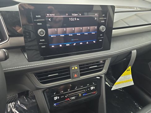New 2026 Volkswagen Taos SE AWD/4WD image 19