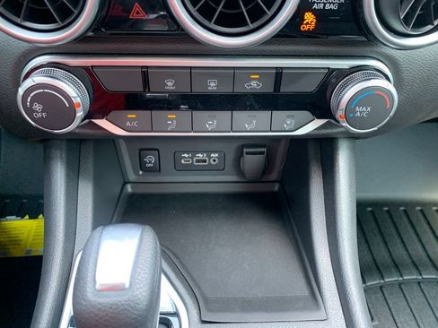 Used 2025 Nissan Sentra SV FWD image 17