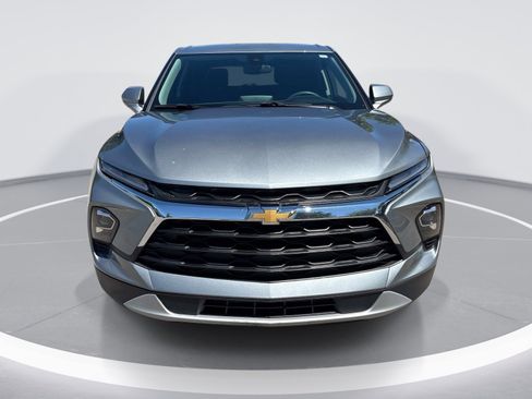 Used 2025 Chevrolet Blazer LT AWD/4WD image 2
