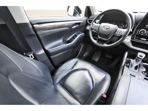 Used 2021 Toyota Highlander Limited FWD image 11