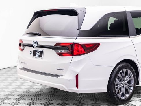 New 2026 Honda Odyssey Touring image 37