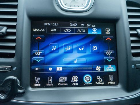 Used 2016 Chrysler 300 Limited image 17