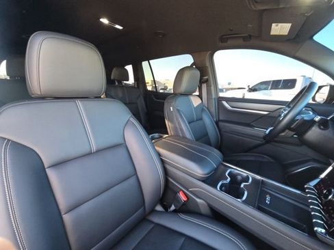 Used 2024 GMC Acadia Elevation image 19