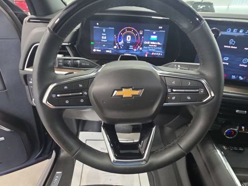 Used 2025 Chevrolet Suburban High Country AWD/4WD image 19