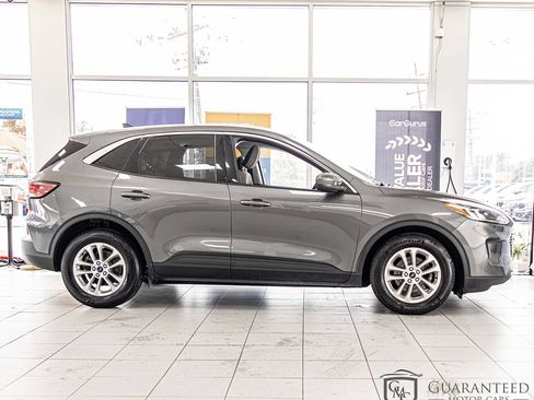 Used 2021 Ford Escape SE w/ Cold Weather Package FWD image 9