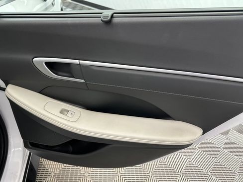 Used 2025 Hyundai Sonata Limited FWD image 18
