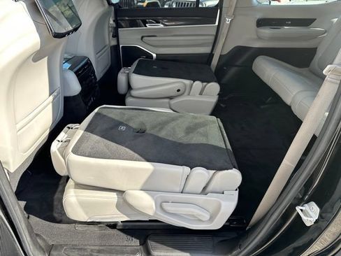 Used 2022 Jeep Wagoneer Series III w/ Convenience Group I AWD/4WD image 15
