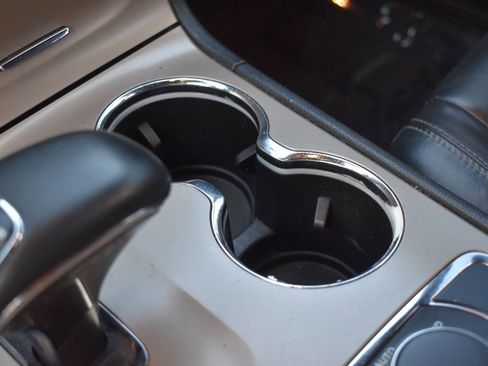 Used 2014 Jeep Grand Cherokee Limited image 32