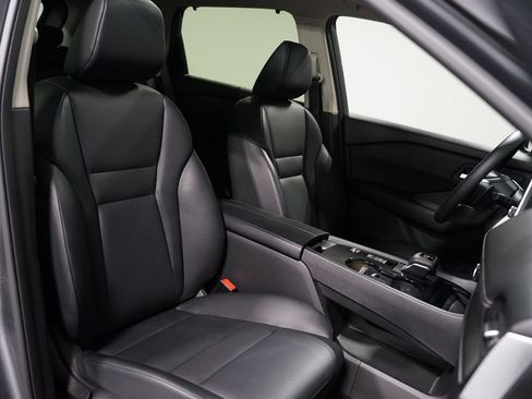 Used 2025 Nissan Rogue SV w/ SV Premium Package FWD image 26