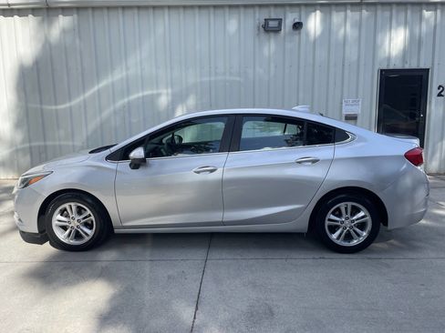 Used 2017 Chevrolet Cruze LT w/ Convenience Package image 5