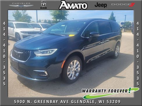 Used 2023 Chrysler Pacifica Touring-L AWD/4WD image 1