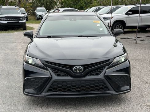 Used 2022 Toyota Camry SE FWD image 5