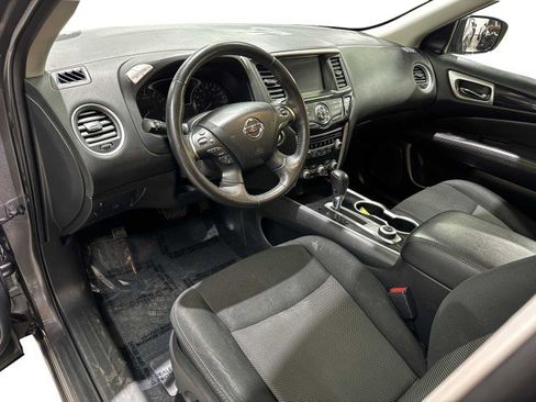 Used 2019 Nissan Pathfinder SV image 16