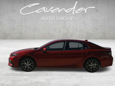 Used 2023 Toyota Camry SE image 4