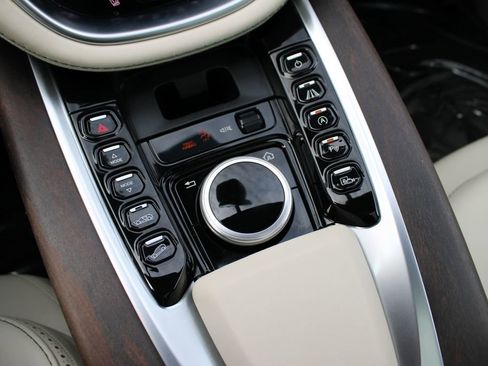 Used 2023 Aston Martin DBX AWD/4WD image 16