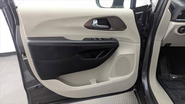 Used 2023 Chrysler Voyager LX FWD image 13