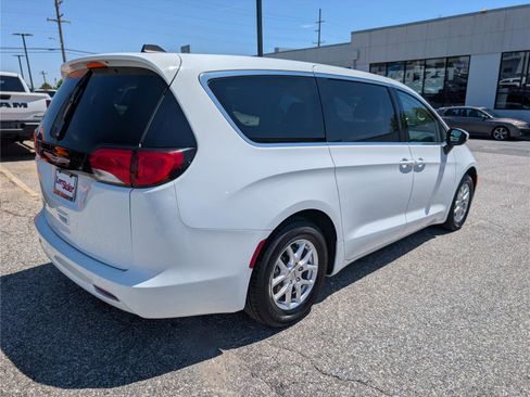 Used 2023 Chrysler Voyager LX FWD image 5