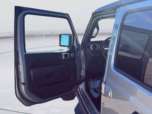 Used 2020 Jeep Wrangler Unlimited Sahara AWD/4WD image 20