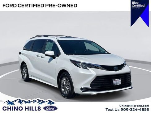 Used 2022 Toyota Sienna XLE w/ XLE Plus Package FWD image 1