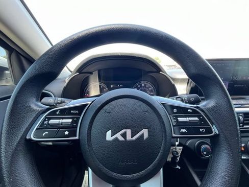 Used 2022 Kia Forte LXS FWD image 25