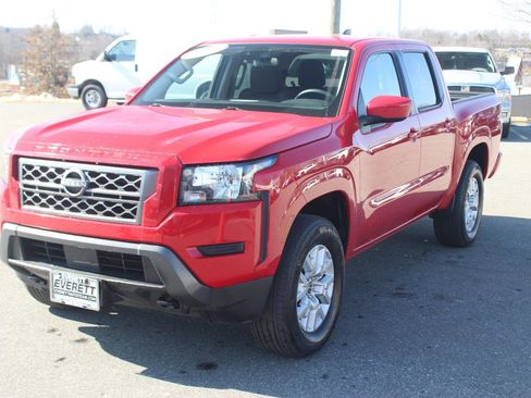 Used 2023 Nissan Frontier SV image 3