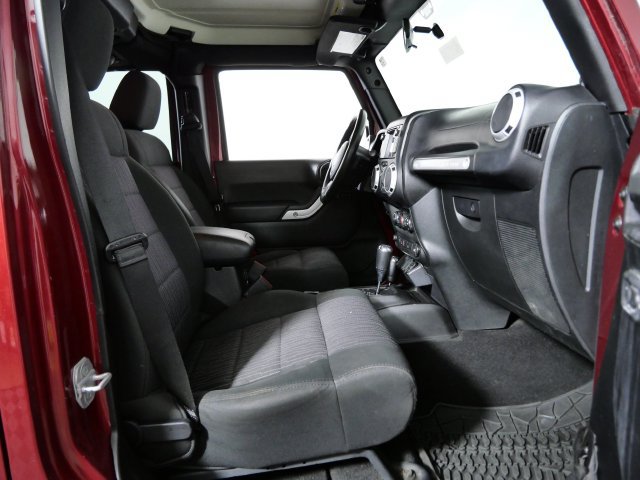 Used 2011 Jeep Wrangler Unlimited Sahara AWD/4WD image 9