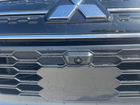 Used 2023 Mitsubishi Outlander SE image 43