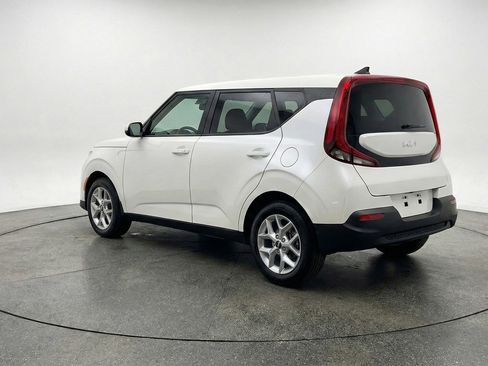 Used 2025 Kia Soul LX w/ LX Technology Package FWD image 6