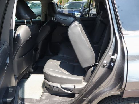 Used 2020 Toyota Highlander XLE image 42