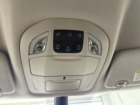Used 2024 Chrysler Pacifica Touring-L image 19