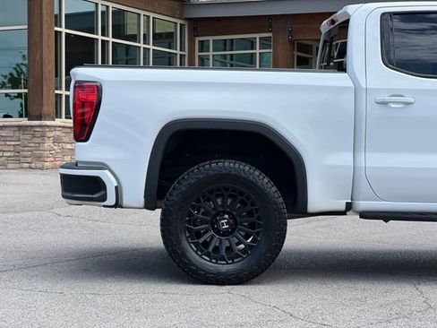 Used 2024 GMC Sierra 1500 AT4 w/ Technology Package AWD/4WD image 9