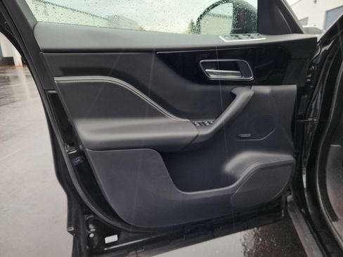 Used 2017 Jaguar F-PACE R-Sport image 8